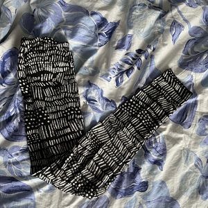 Black and White LuLaRoe Leggings OS